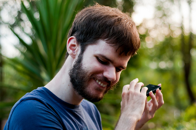 a blind person using an iphone